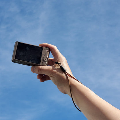 【日本製】スマホ・デジカメ 落下防止 ハンドストラップ リングストラップ 艶消しブラック | BeyonMind